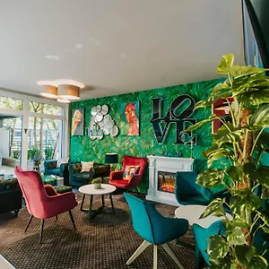  Hotell Arena Deluxe &